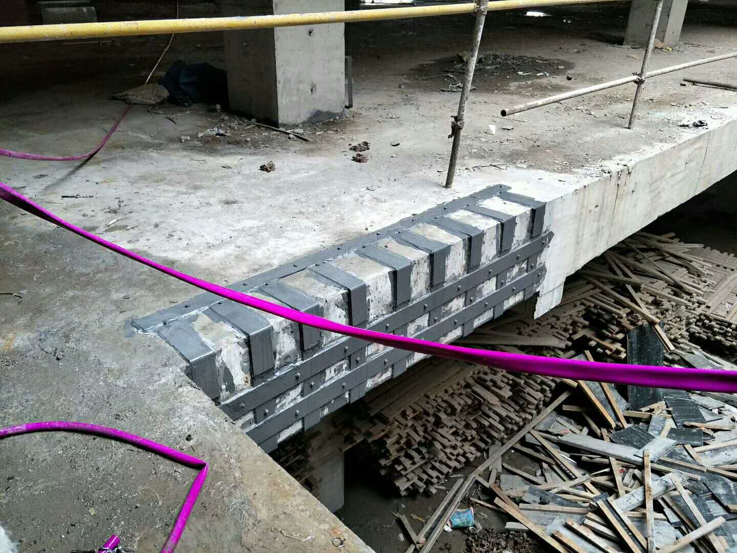 粘鋼包鋼加固_青海粘鋼包鋼加固公司